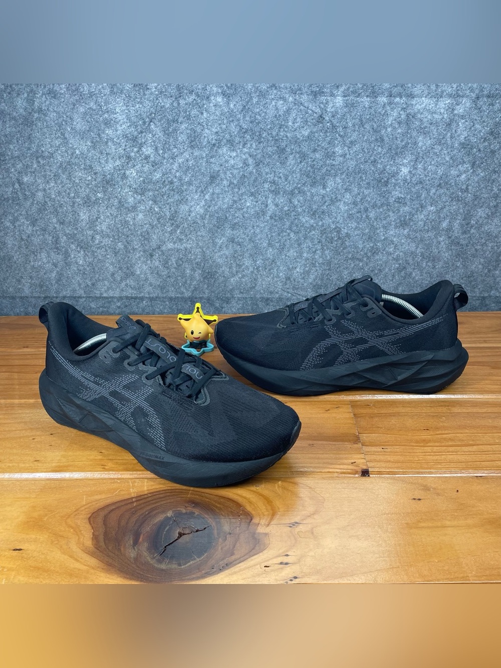 ASICS Novablast 5 Mens Size 12 Black Running Shoes Athletic Sneakers 1011B974